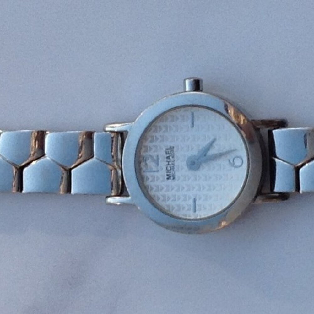 Michael Kors Watch Branded Face Silver Bracelet for Ladies - Picture 2 of 16
